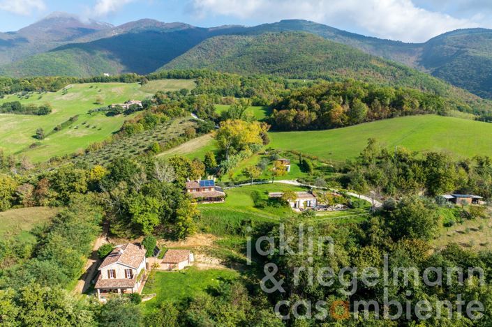 Image No.3-Maison de campagne de 6 chambres à vendre à Matelica