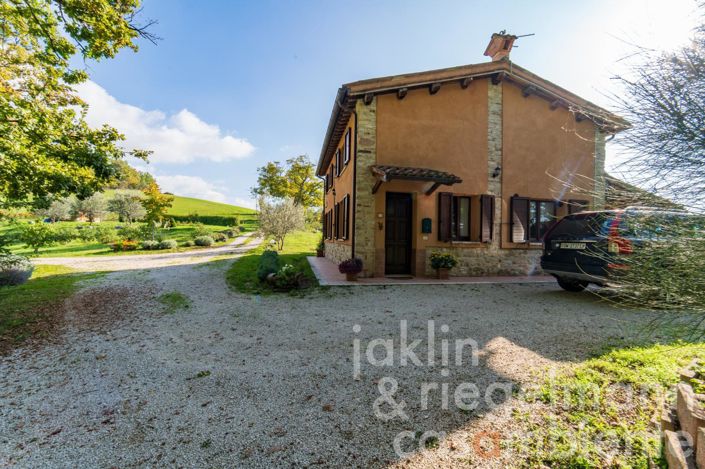 Image No.22-Maison de campagne de 6 chambres à vendre à Matelica
