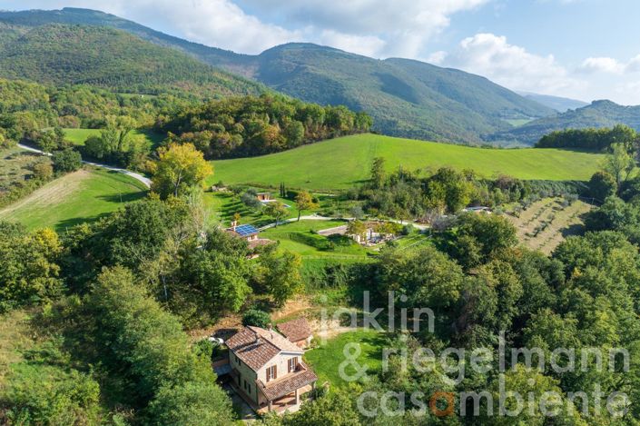 Image No.6-Maison de campagne de 6 chambres à vendre à Matelica