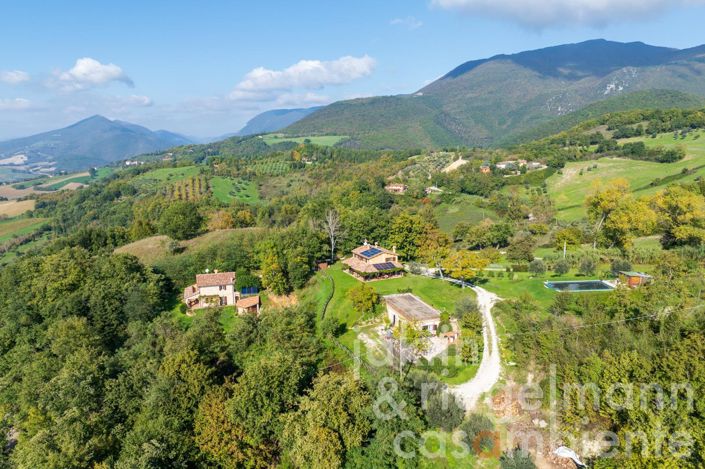 Image No.9-Maison de campagne de 6 chambres à vendre à Matelica