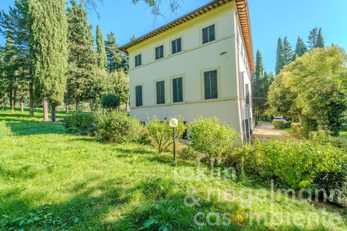 Image No.12-Maison de campagne de 6 chambres à vendre à Foligno
