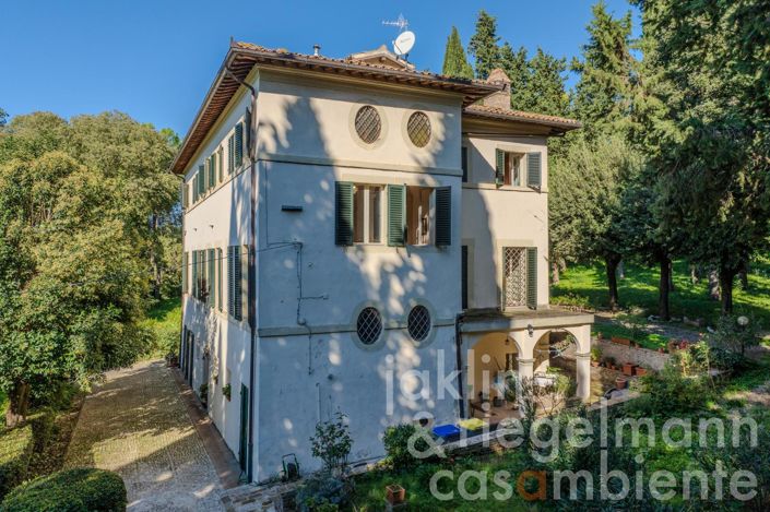 Image No.2-Maison de campagne de 6 chambres à vendre à Foligno