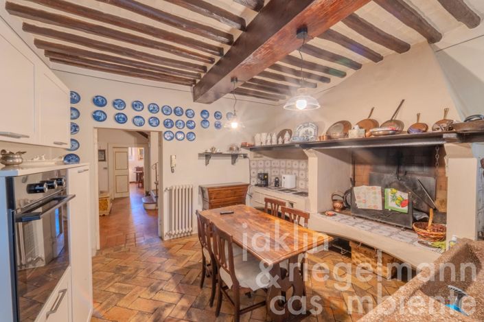 Image No.22-Maison de campagne de 6 chambres à vendre à Foligno