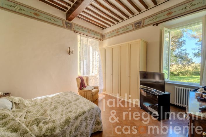 Image No.27-Maison de campagne de 6 chambres à vendre à Foligno