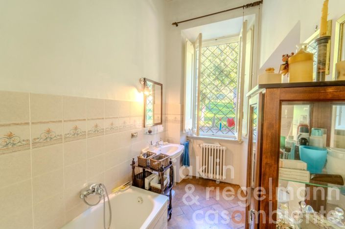 Image No.28-Maison de campagne de 6 chambres à vendre à Foligno