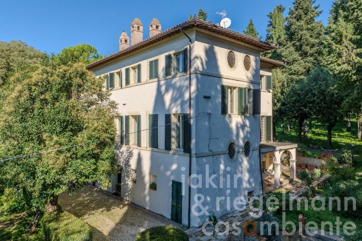 Image No.3-Maison de campagne de 6 chambres à vendre à Foligno