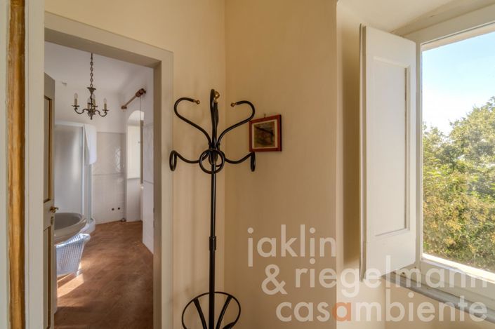 Image No.32-6 Bed Country House for sale