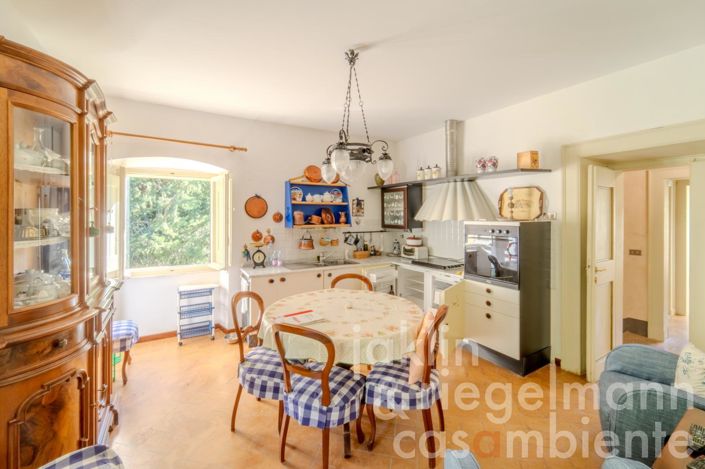 Image No.35-Maison de campagne de 6 chambres à vendre à Foligno