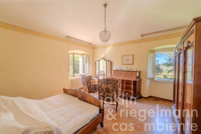 Image No.39-Maison de campagne de 6 chambres à vendre à Foligno