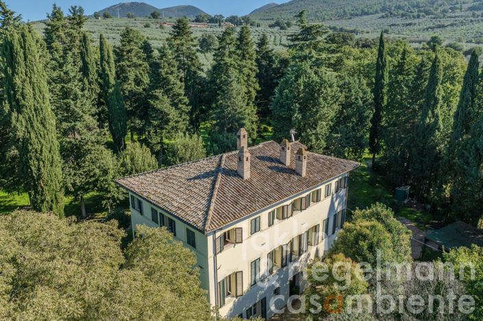 Image No.5-Maison de campagne de 6 chambres à vendre à Foligno