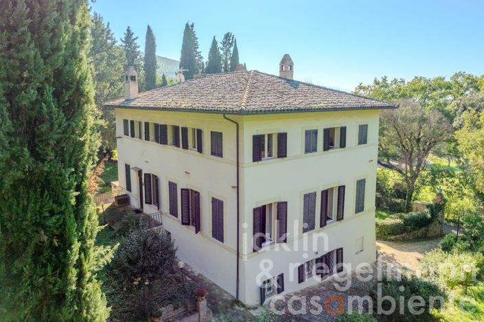 Image No.7-Maison de campagne de 6 chambres à vendre à Foligno
