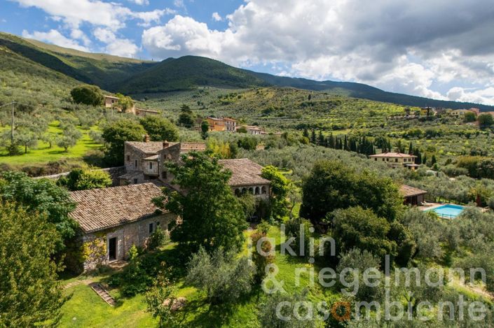 Image No.16-Maison de campagne de 8 chambres à vendre à Trevi