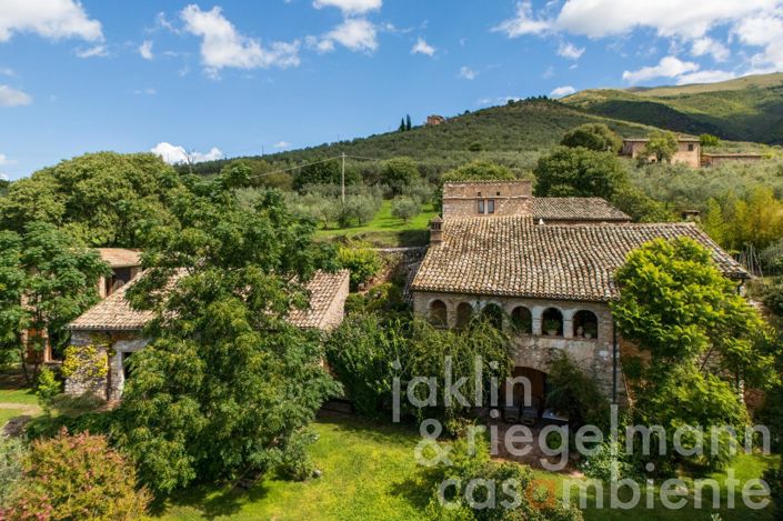 Image No.17-Maison de campagne de 8 chambres à vendre à Trevi