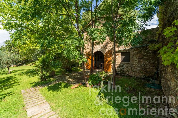 Image No.22-Maison de campagne de 8 chambres à vendre à Trevi