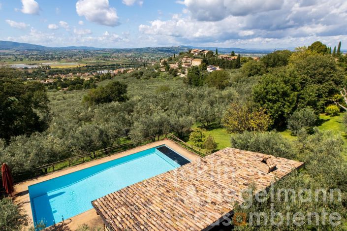 Image No.3-Maison de campagne de 8 chambres à vendre à Trevi