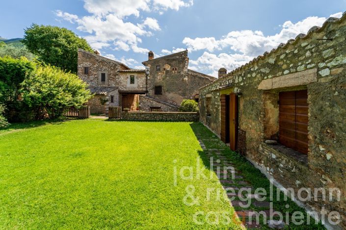 Image No.36-Maison de campagne de 8 chambres à vendre à Trevi