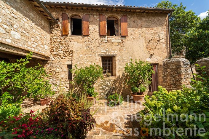 Image No.45-Maison de campagne de 8 chambres à vendre à Trevi