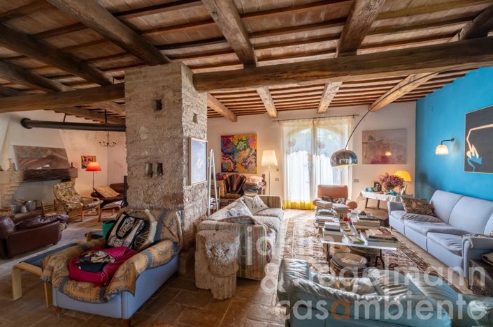 Image No.57-Maison de campagne de 8 chambres à vendre à Trevi