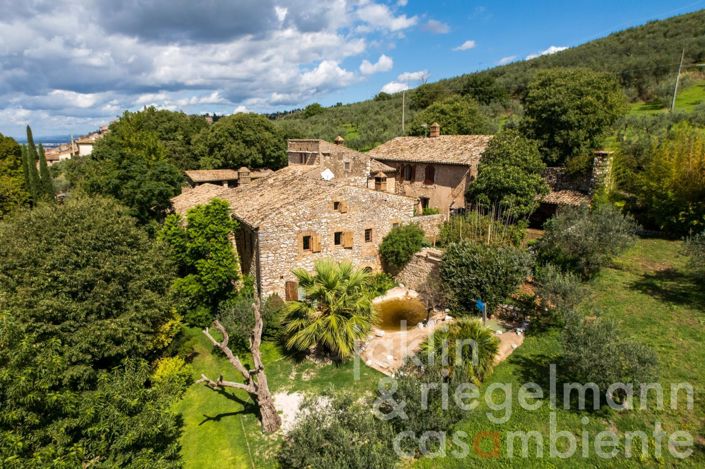 Image No.6-Maison de campagne de 8 chambres à vendre à Trevi