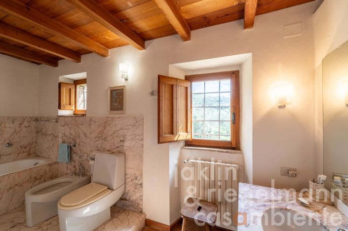 Image No.69-8 Bed Country House for sale