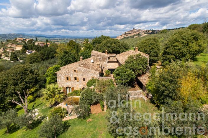 Image No.7-Maison de campagne de 8 chambres à vendre à Trevi