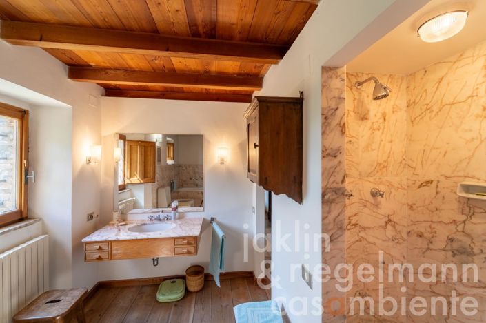 Image No.70-8 Bed Country House for sale