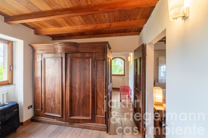 Image No.71-8 Bed Country House for sale