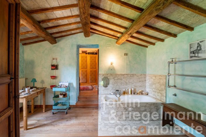 Image No.77-8 Bed Country House for sale