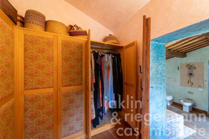 Image No.81-8 Bed Country House for sale