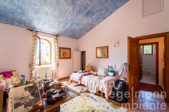 Image No.82-8 Bed Country House for sale