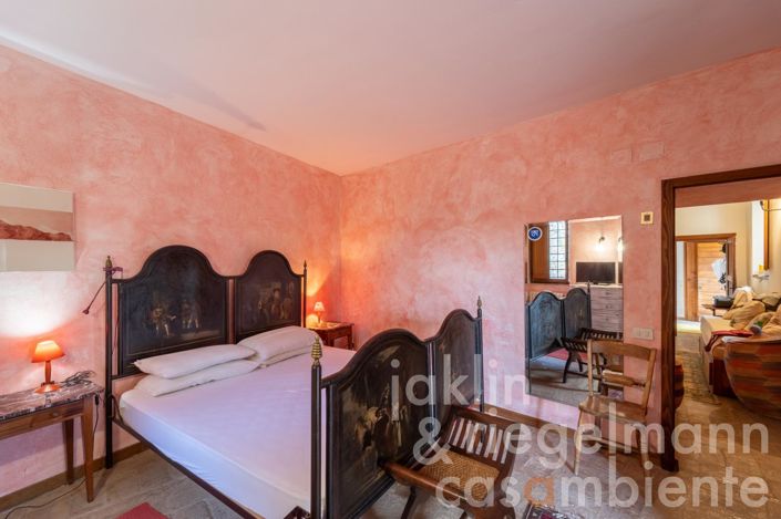 Image No.84-8 Bed Country House for sale