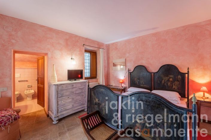 Image No.85-8 Bed Country House for sale