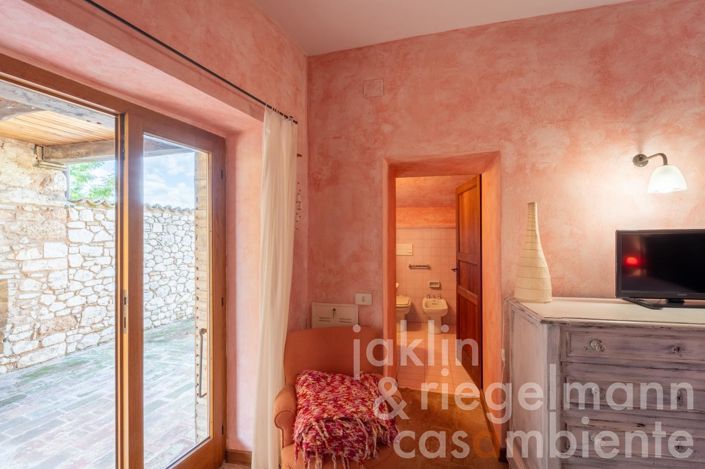 Image No.86-8 Bed Country House for sale