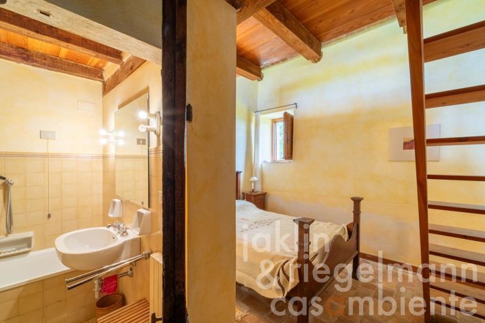 Image No.91-8 Bed Country House for sale