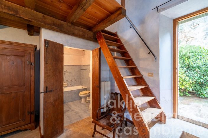 Image No.92-8 Bed Country House for sale