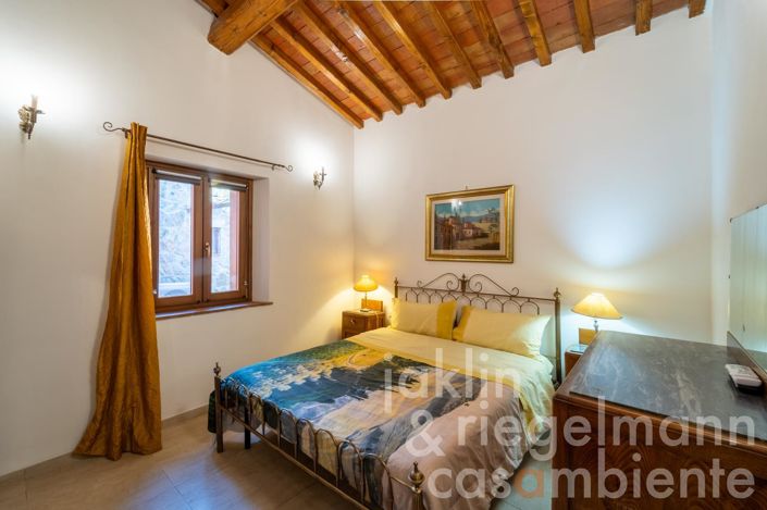 Image No.47-9 Bed Farmhouse for sale