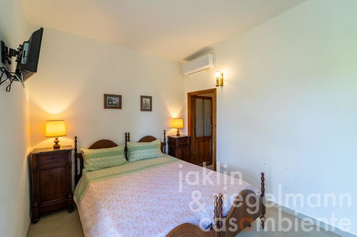 Image No.54-9 Bed Farmhouse for sale