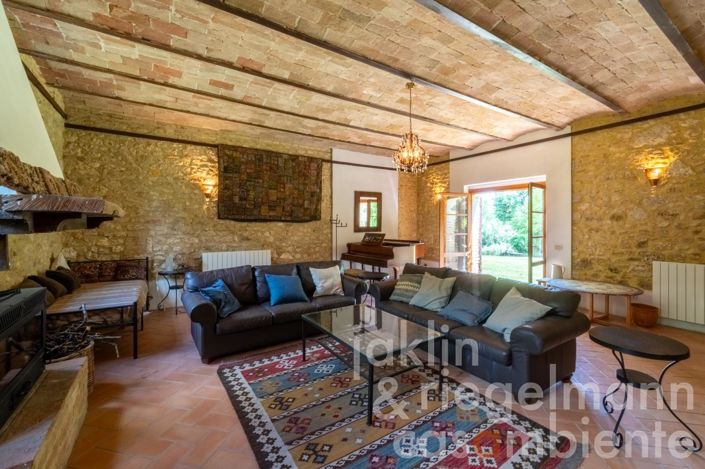 Image No.17-5 Bed Country House for sale