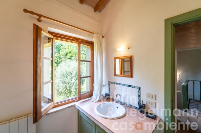 Image No.33-5 Bed Country House for sale