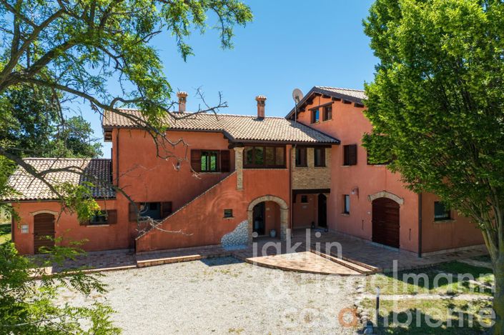 Image No.12-8 Bed Country House for sale