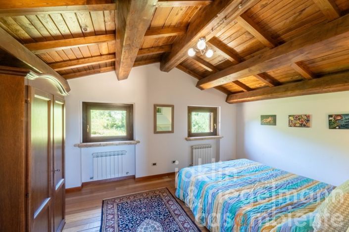 Image No.61-8 Bed Country House for sale