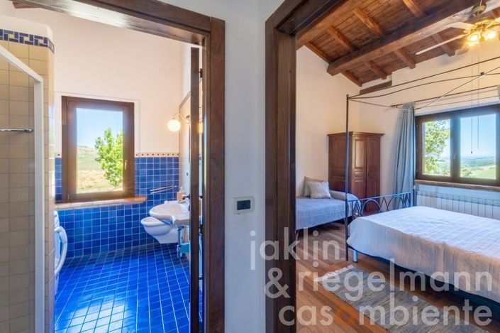 Image No.81-8 Bed Country House for sale