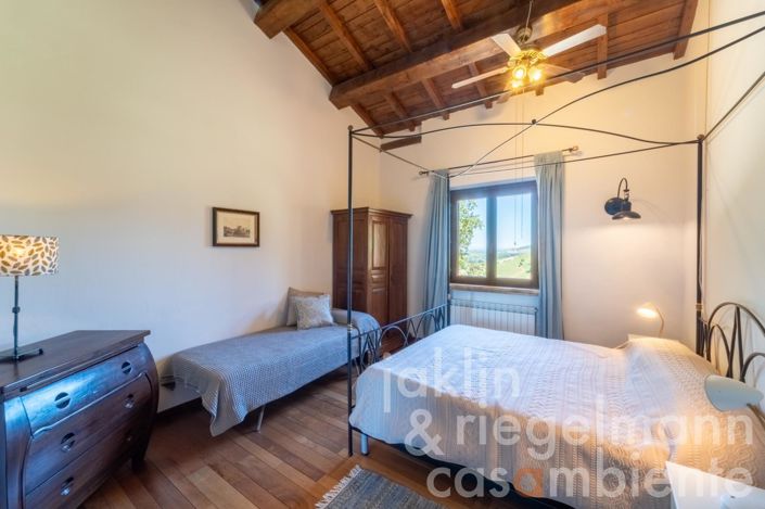 Image No.82-8 Bed Country House for sale