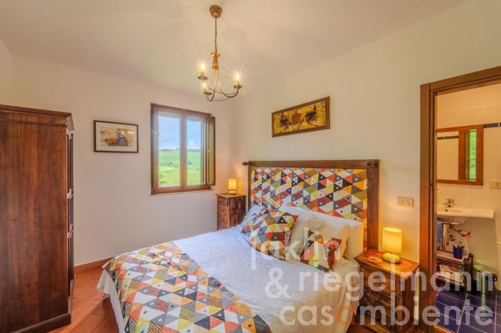 Image No.27-Maison de campagne de 3 chambres à vendre à Marsciano