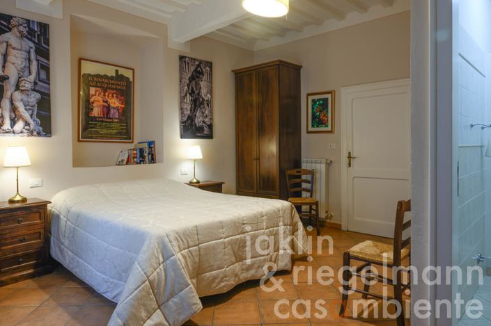 Image No.17-6 Bed House for sale