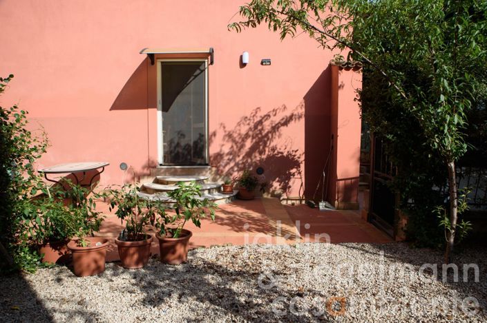 Image No.6-6 Bed House for sale