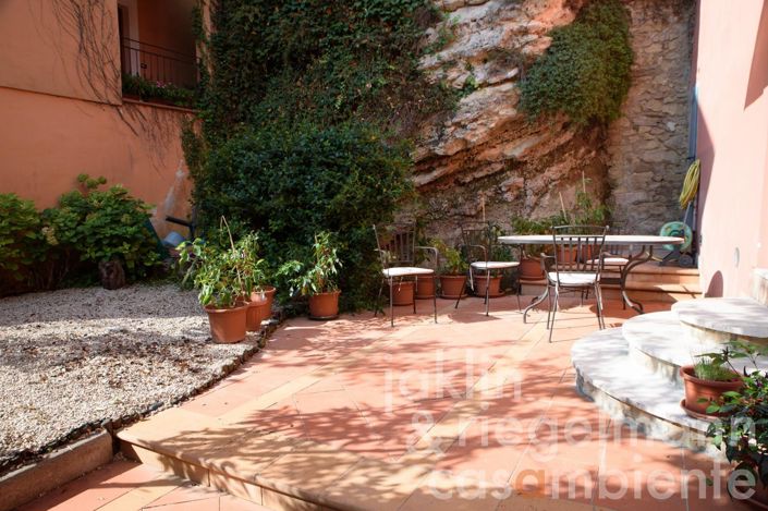 Image No.7-6 Bed House for sale