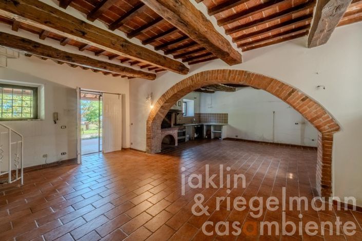 Image No.10-4 Bed Farmhouse for sale