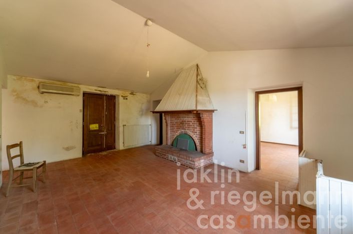 Image No.12-4 Bed Farmhouse for sale