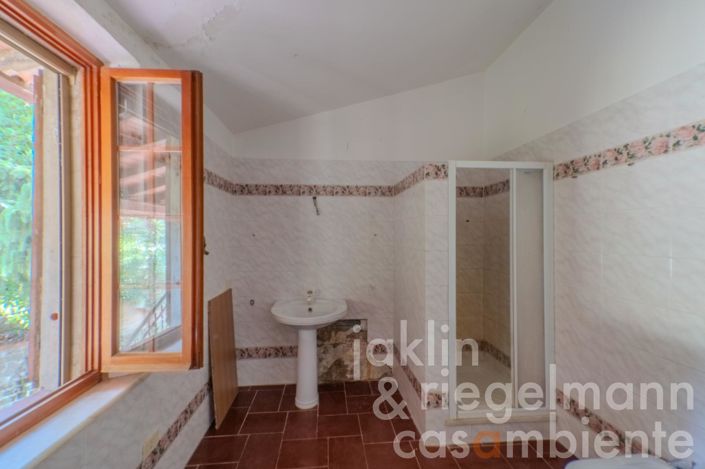 Image No.15-4 Bed Farmhouse for sale